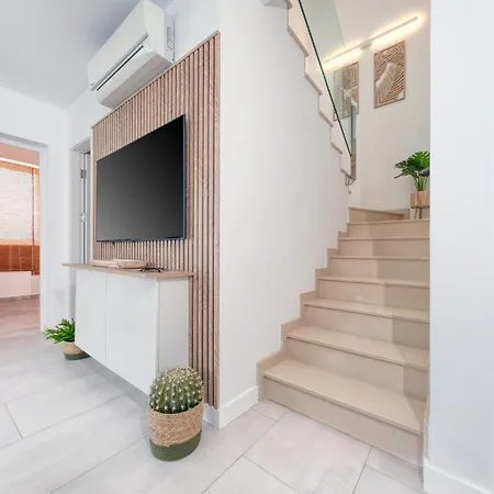 Semesterbostad Marina Oasis - Private Pool, Air-con And Sat Tv By Lanzarote *