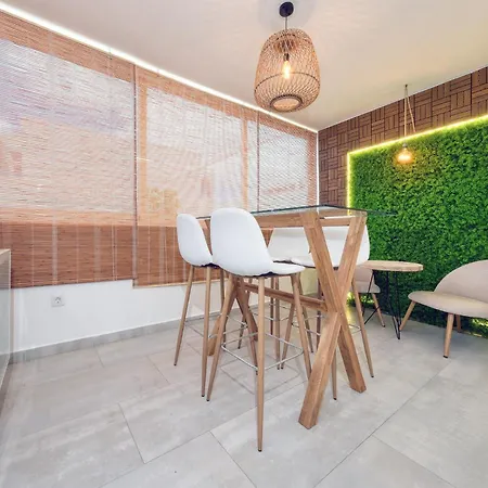 Marina Oasis - Private Pool, Air-con And Sat Tv By Lanzarote Playa Blanca (Lanzarote)