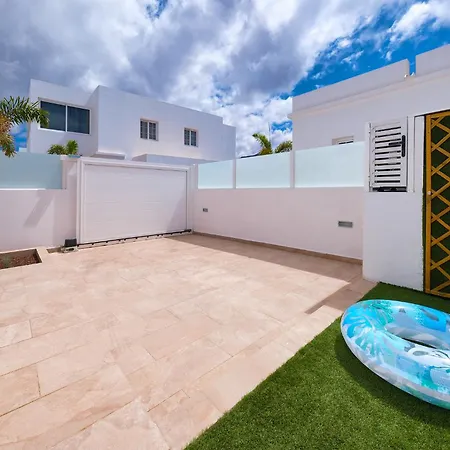 別荘 Marina Oasis - Private Pool, Air-con And Sat Tv By Lanzarote *