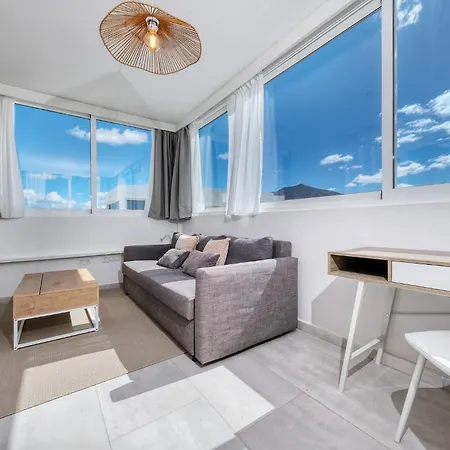 Дом отдыха Marina Oasis - Private Pool, Air-con And Sat Tv By Lanzarote Коста Бланка