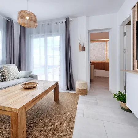 Hébergement de vacances Marina Oasis - Private Pool, Air-con And Sat Tv By Lanzarote *