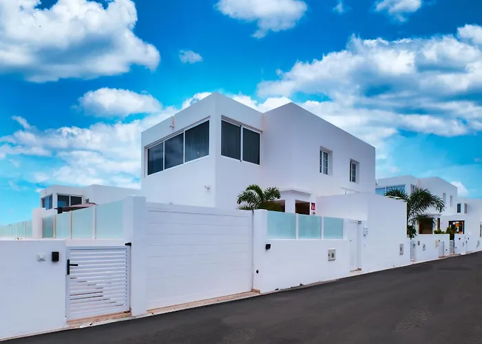 Marina Oasis - Private Pool, Air-con And Sat Tv By Lanzarote * Playa Blanca (Lanzarote)