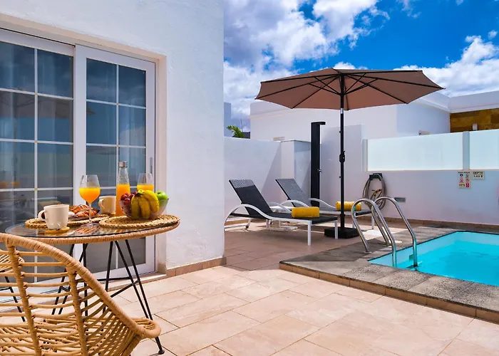 Vakantiehuis Marina Oasis - Private Pool, Air-con And Sat Tv By Lanzarote