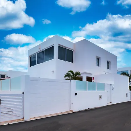 Marina Oasis - Private Pool, Air-con And Sat Tv By Lanzarote * Playa Blanca