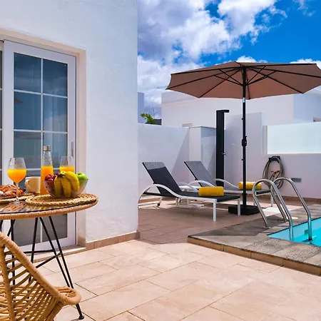 Tatil Evi Marina Oasis - Private Pool, Air-con And Sat Tv By Lanzarote